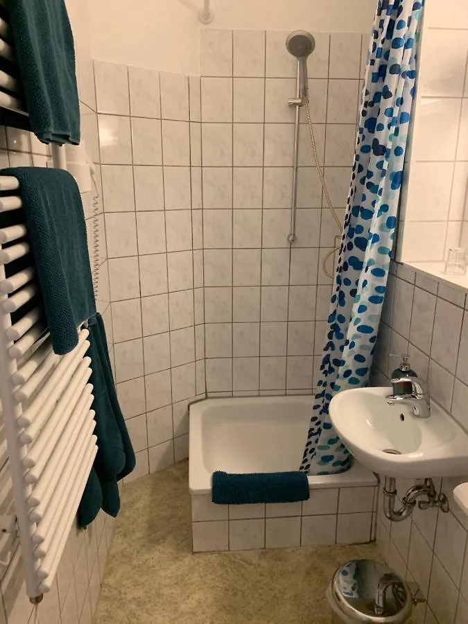 Bed and Breakfast Zum Armen Mann Дюссельдорф 2*,